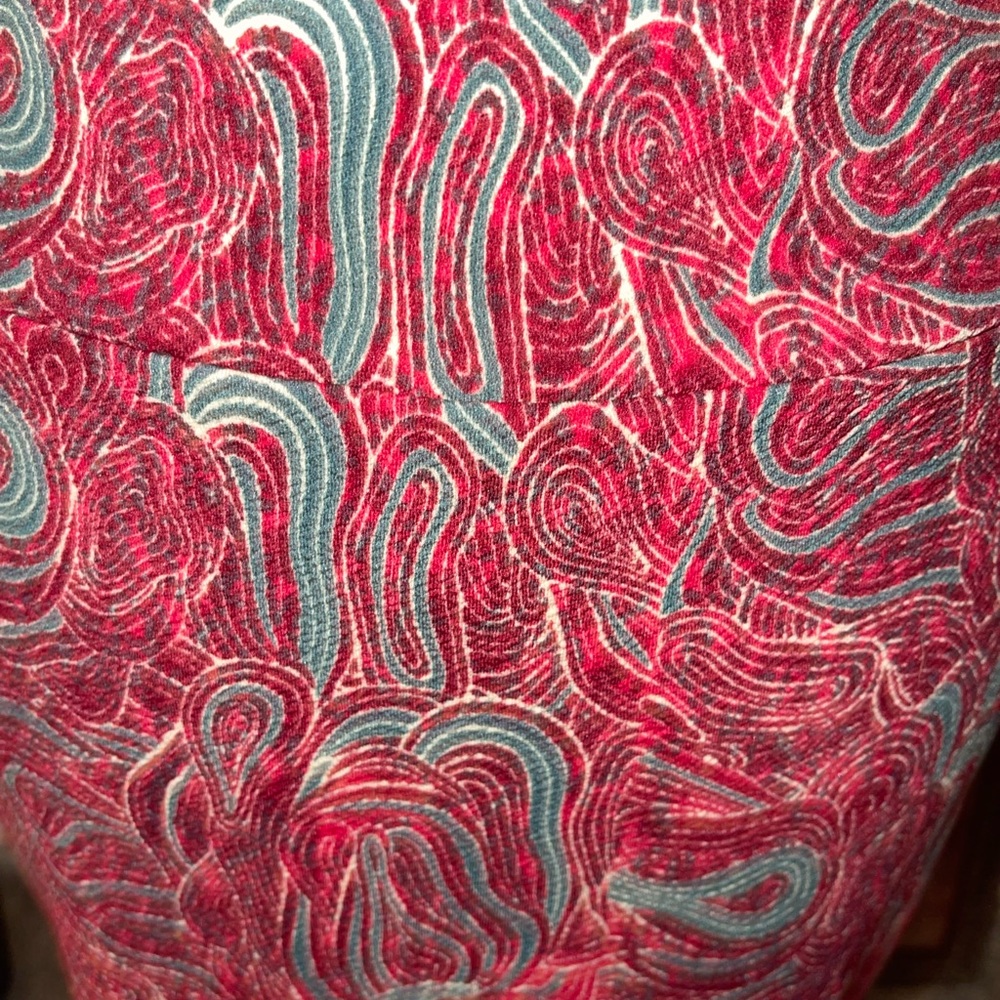 Lularoe fitted & stretchy type skirt, Size L in red and green EUC - Picture 15 of 15
